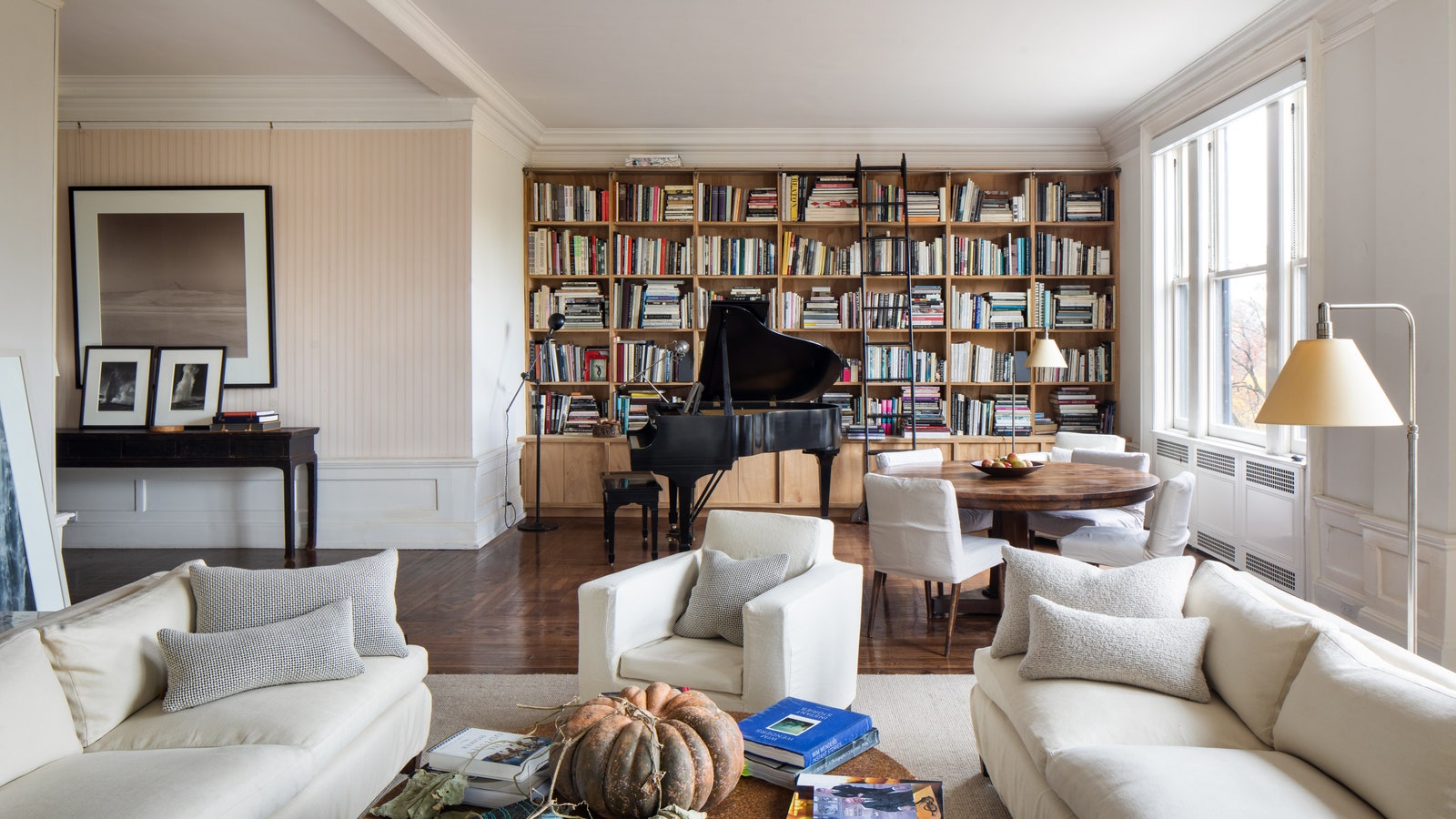 Annie Leibovitz Lists Her Upper West Side Apartment at a Discounted $8.6 Million