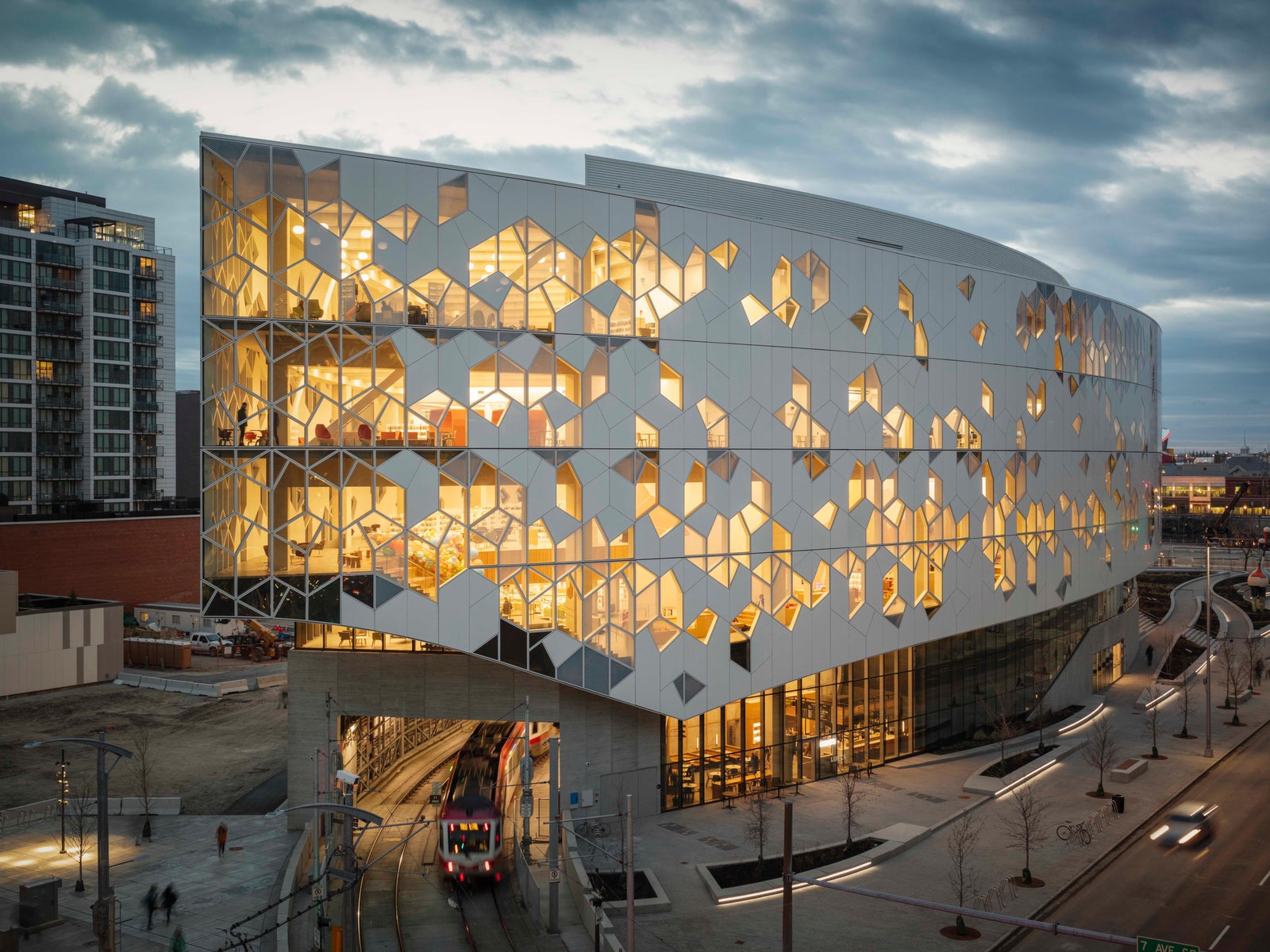 Step Inside the World’s 15 Most Futuristic Libraries