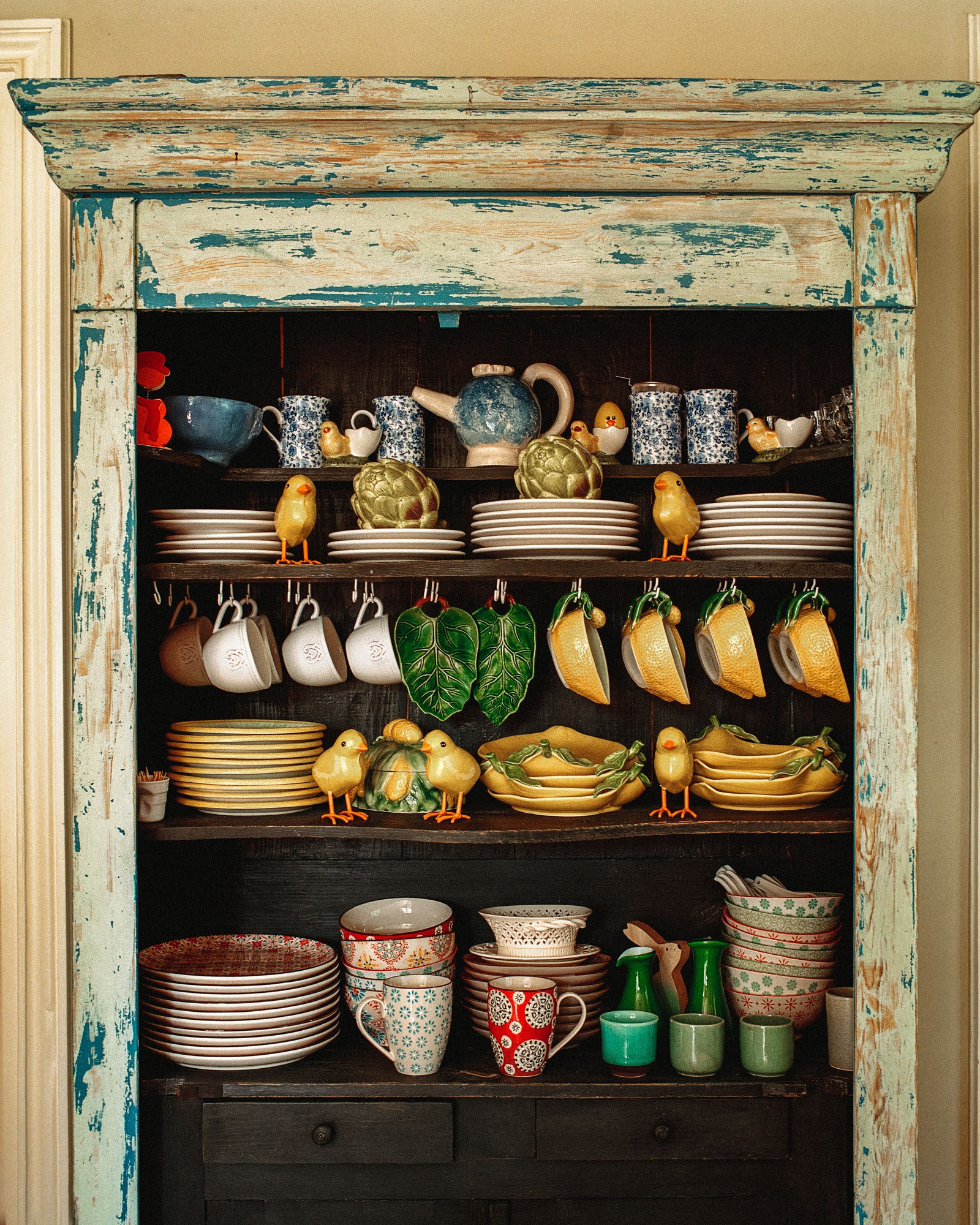 A kitchen cupboard at the home of Cordelia de Castellane holds a collection of colorful dishes.